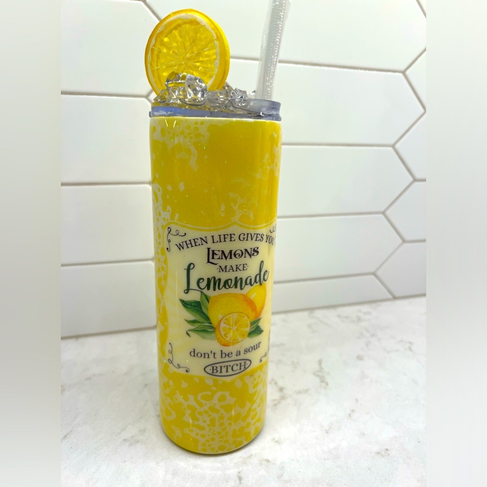 NWT “when life gives you lemons” yellow 22oz. Tumbler.